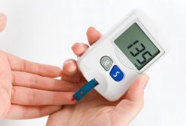 Hướng dẫn sử dụng que thử đường huyết khi đo đường huyết tại nhà