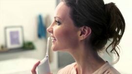 Máy tăm nước: Bí quyết giúp bạn làm sạch răng nhẹ nhàng